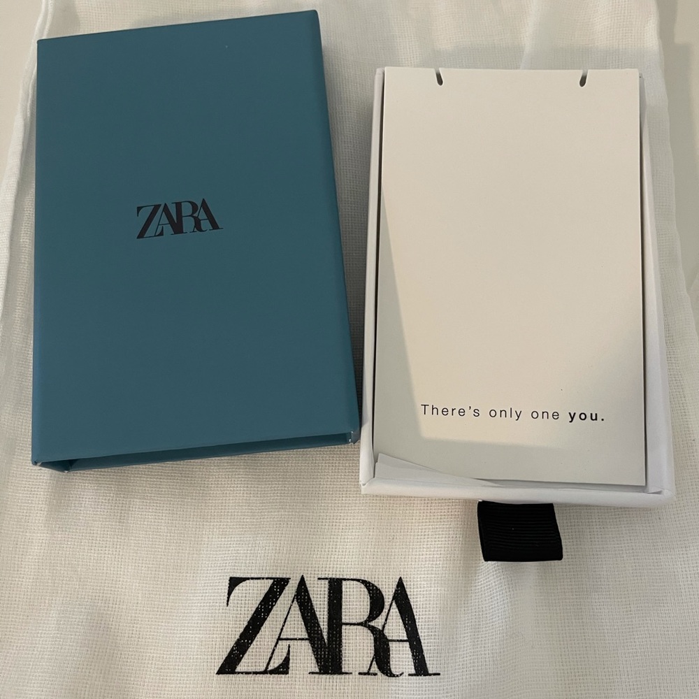 ZARA INITIAL MEDALLION NECKLACE 💛 - Picture 7 of 7
